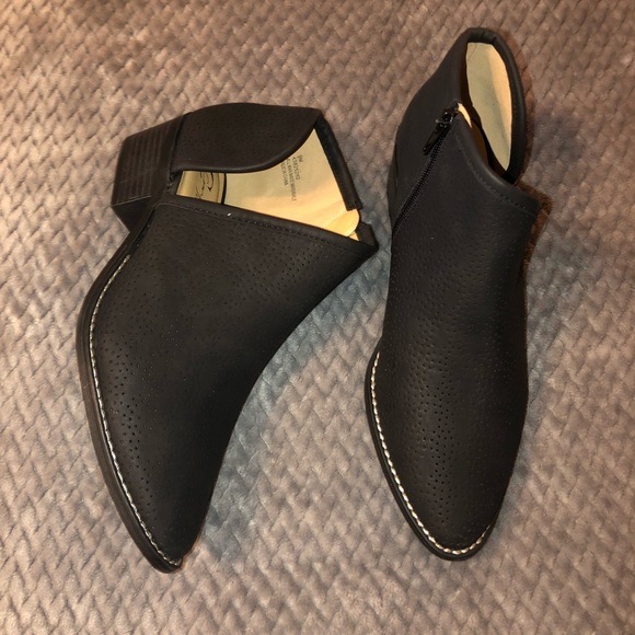 NWOT Black Ankle Shoes - Picture 3 of 7